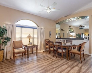497 Grandview Avenue - Photo Thumbnail 12