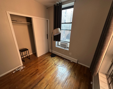 370 West 52nd Street - Photo Thumbnail 5