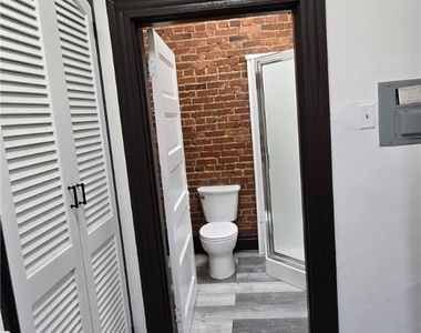 812 Mcclure St - Photo Thumbnail 2