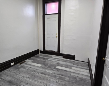 812 Mcclure St - Photo Thumbnail 4
