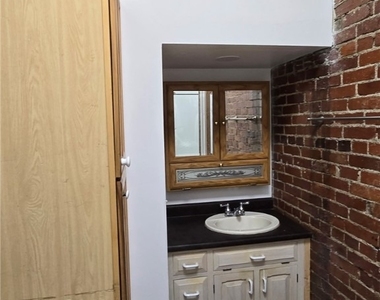 812 Mcclure St - Photo Thumbnail 5