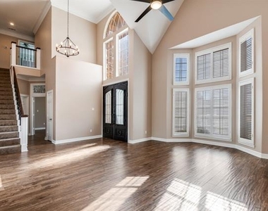 529 Chippendale Drive - Photo Thumbnail 13