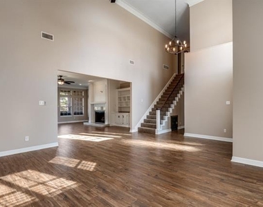 529 Chippendale Drive - Photo Thumbnail 12