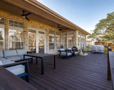 529 Chippendale Drive - Photo Thumbnail 5