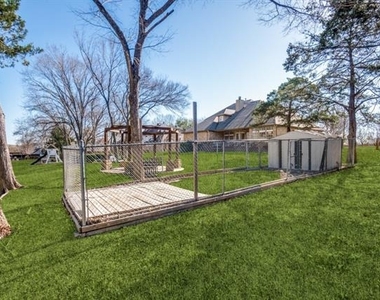 529 Chippendale Drive - Photo Thumbnail 11