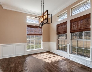 529 Chippendale Drive - Photo Thumbnail 14