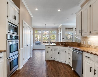 529 Chippendale Drive - Photo Thumbnail 16
