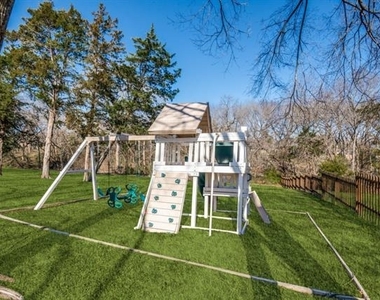 529 Chippendale Drive - Photo Thumbnail 9