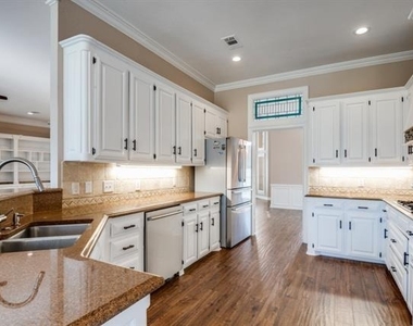 529 Chippendale Drive - Photo Thumbnail 17