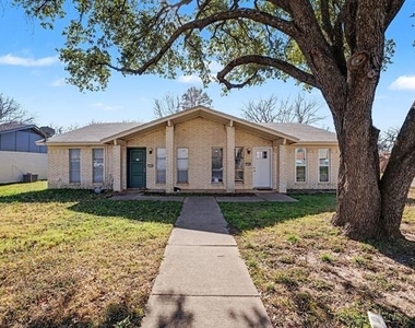 7700 Mary Drive - Photo Thumbnail 2