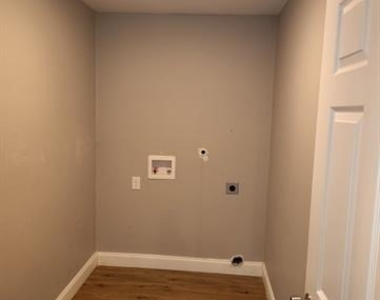 102 Plumthicket Lane - Photo Thumbnail 4