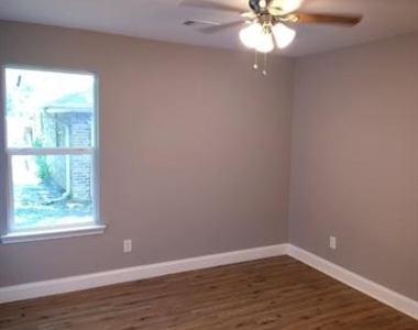 102 Plumthicket Lane - Photo Thumbnail 6