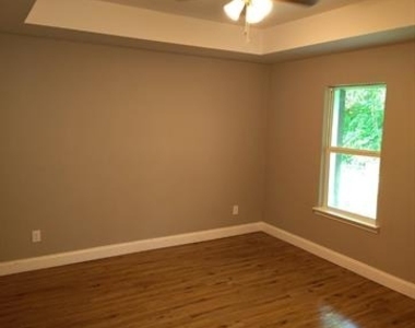 102 Plumthicket Lane - Photo Thumbnail 8