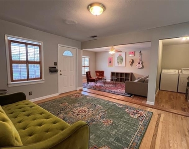 3025 Olive Place - Photo Thumbnail 2