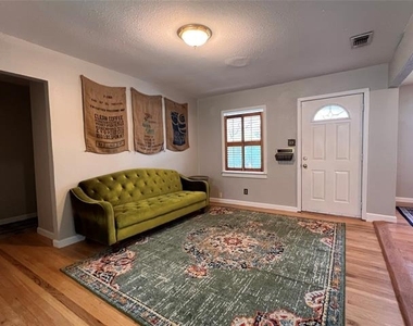 3025 Olive Place - Photo Thumbnail 1