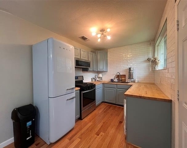 3025 Olive Place - Photo Thumbnail 9