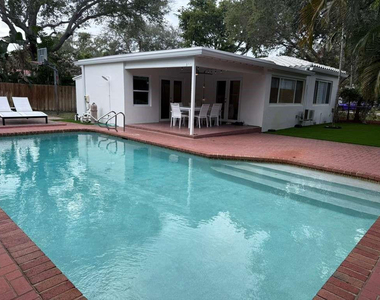 800 Se 11th Court - Photo Thumbnail 17