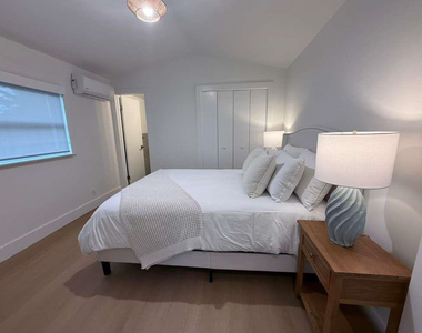 800 Se 11th Court - Photo Thumbnail 9
