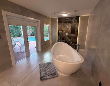 800 Se 11th Court - Photo Thumbnail 7