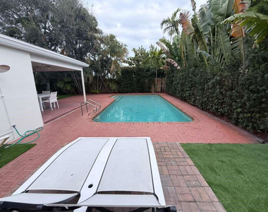 800 Se 11th Court - Photo Thumbnail 18