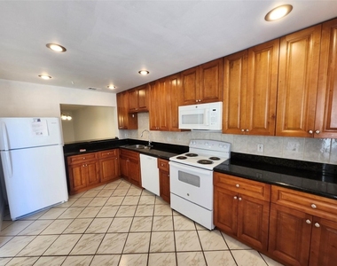 9421 Nw 15th Street - Photo Thumbnail 7