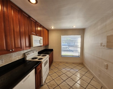 9421 Nw 15th Street - Photo Thumbnail 9