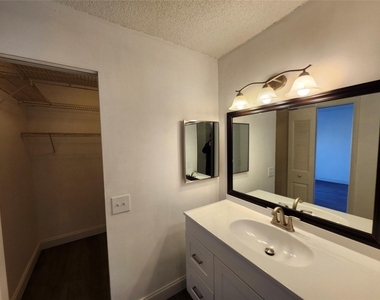 9421 Nw 15th Street - Photo Thumbnail 16