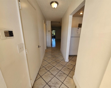 9421 Nw 15th Street - Photo Thumbnail 2