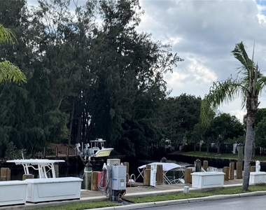 6219 Bay Club Drive - Photo Thumbnail 25