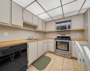 801 Cypress Boulevard - Photo Thumbnail 2