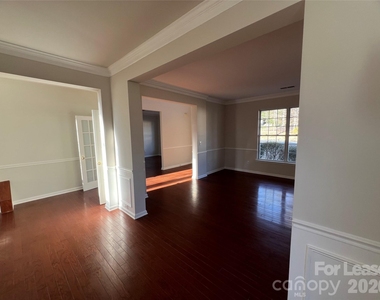 5002 Fine Robe Drive - Photo Thumbnail 2