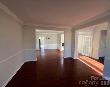 5002 Fine Robe Drive - Photo Thumbnail 3