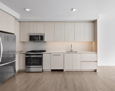 East 13th Street, New York, NY 10009 - Photo Thumbnail 4