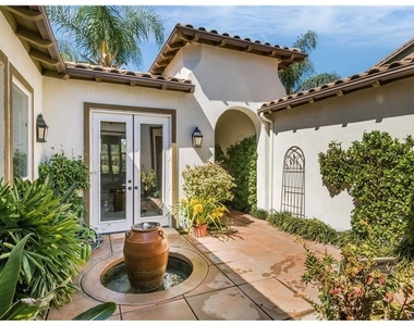 440 Tangerine Place - Photo Thumbnail 2