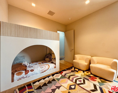 207 Hollister Avenue - Photo Thumbnail 19