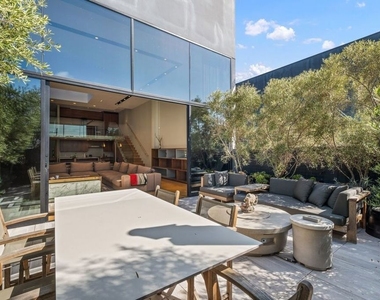 207 Hollister Avenue - Photo Thumbnail 14