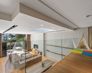 207 Hollister Avenue - Photo Thumbnail 29