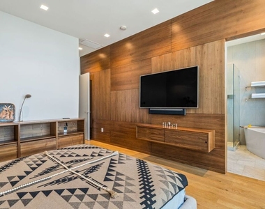 207 Hollister Avenue - Photo Thumbnail 26