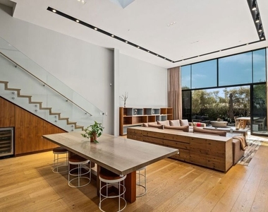 207 Hollister Avenue - Photo Thumbnail 6