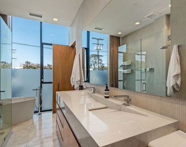 207 Hollister Avenue - Photo Thumbnail 28