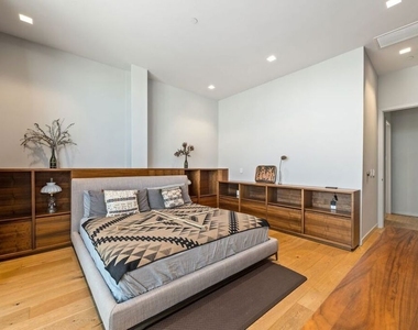 207 Hollister Avenue - Photo Thumbnail 25
