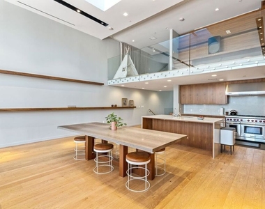 207 Hollister Avenue - Photo Thumbnail 7