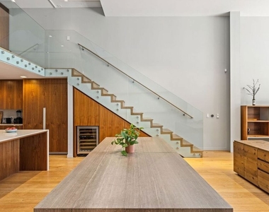 207 Hollister Avenue - Photo Thumbnail 8