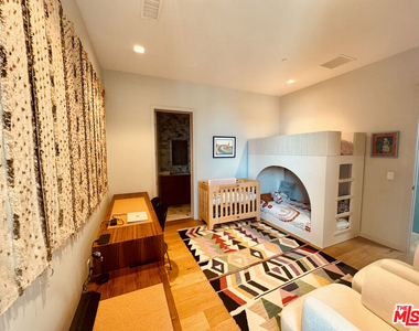 207 Hollister Avenue - Photo Thumbnail 18