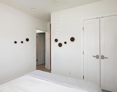 805 Brighton Court - Photo Thumbnail 20