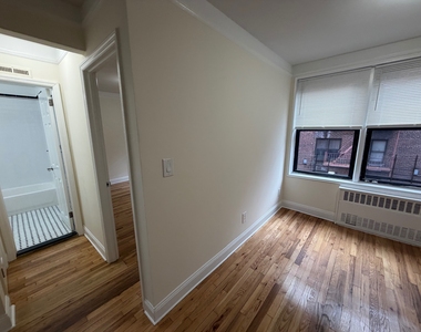 41-12 Elbertson Street - Photo Thumbnail 10