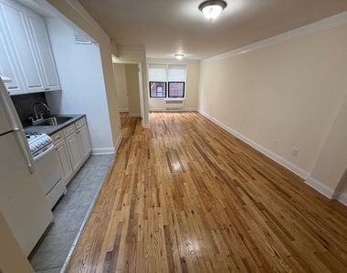 41-12 Elbertson Street - Photo Thumbnail 5