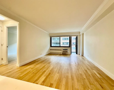 135 West 96th Street - Photo Thumbnail 1