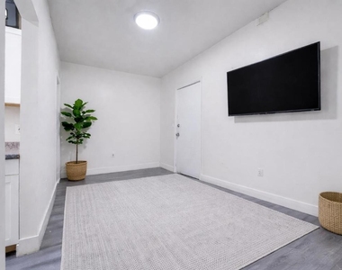 1554 Sw 5th Street - Photo Thumbnail 4