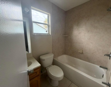 2342 Sw Bayshore Boulevard - Photo Thumbnail 17